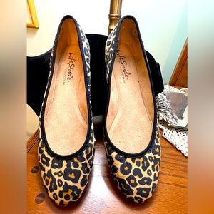 Life Stride Velocity 2.0 flats Animal print.